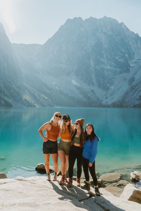 Colchuck Lake Washington, Washington Hiking, Washington Lakes, Mossy Tree, Sleepless In Seattle, Washington Hikes, Washington Travel, Mountain Modern, Outdoor Fire