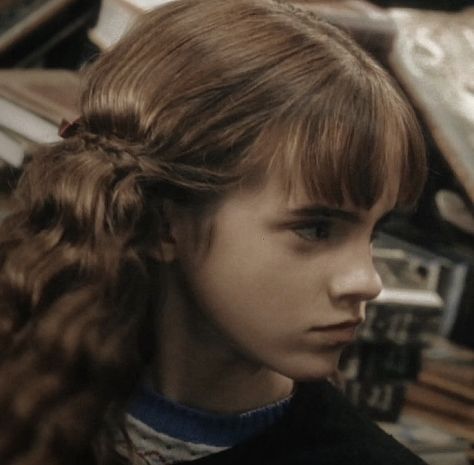 harry potter aesthetic cos- chamber of secrets Hermione Granger Chamber Of Secrets, Hermione Granger Hairstyles, Hermione Granger Hair, Hermione Hair, Harry Potter Hairstyles, Granger Aesthetic, Emma Watson Hair, Hermione Granger Aesthetic, Emma Watson Harry Potter