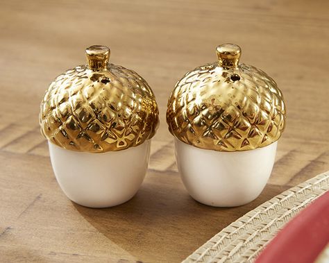 On your Thanksgiving table, bring a little extra charm with gold dipped ceramic acorn salt and pepper shakers! 🌰🍂 Fall Engagement Parties, Beautiful Fall Wedding, Candy Wedding Favors, Elegant Wedding Favors, Wedding Favors Fall, Salt And Pepper Set, Gold Dipped, Seasonal Gifts, Gorgeous Gift