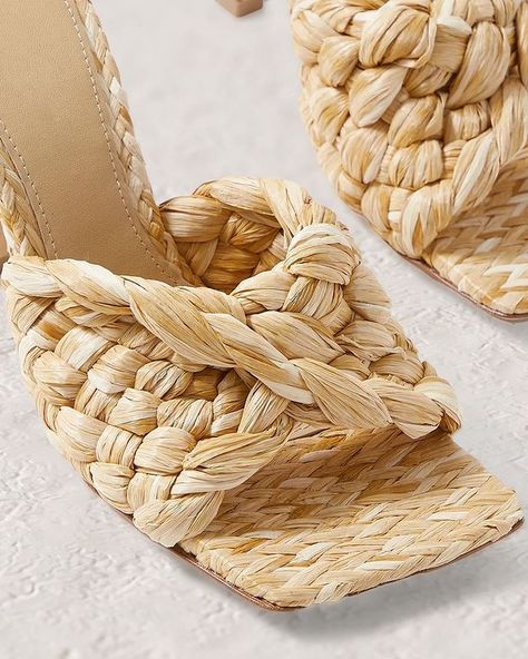 Maria | writer•artist•traveler (@mermused) • Instagram photos and videos Raffia Mules, Straw Shoes, Elegant Sneakers, Bottega Veneta Shoes, Raffia Sandals, Diy Leather Bag, Perfect Closet, Spool Heel, Bottega Veneta Intrecciato