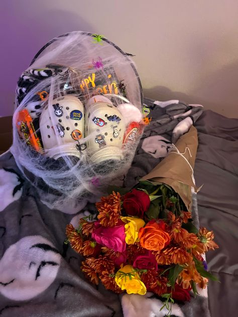 Couple Spooky Baskets, Spooky Basket For Gf, Bf Spooky Basket Ideas, Birthday Spooky Basket, Spooky Basket Aesthetic, Halloween Gift Baskets For Girlfriend, Halloween Birthday Basket, Men Spooky Basket, Spooky Basket For Girlfriend