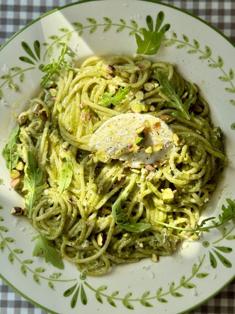 Pistachio Pesto Pasta, Pasta Al Pesto Pistacchio in Sicily, is creamy, nutty, and delicious. It's a step up from classic basil pesto. Pesto Pistacchio Pasta, Basil Pesto Dishes, Pistachio Pesto Pasta, Christmas Pasta Dishes, Basic Pesto Recipe, Pistachio Pasta, Pasta Basil, Italian Pesto, Pesto Dishes