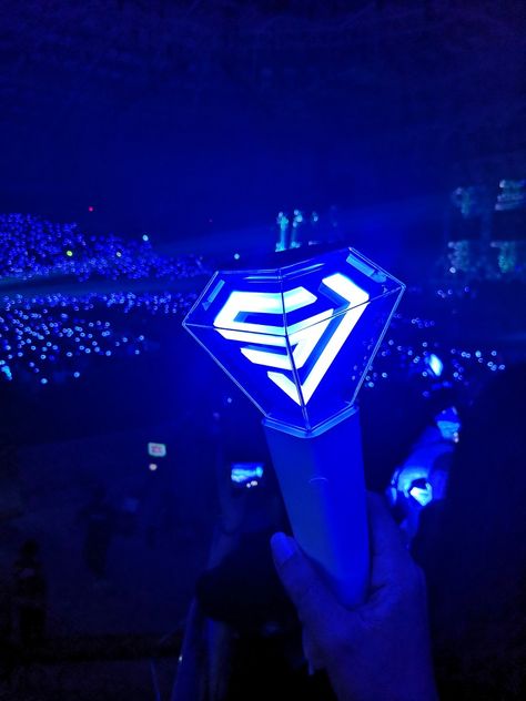 New 2019 Super Junior lightstick from Super Show 8 with ELF  © Instagram @michinsano Lightsticks Kpop, Super Elf, Kpop Lightsticks, Kpop Lightstick, Concert Lights, Cho Kyuhyun, Light Stick, Fandom Kpop, Concert Aesthetic