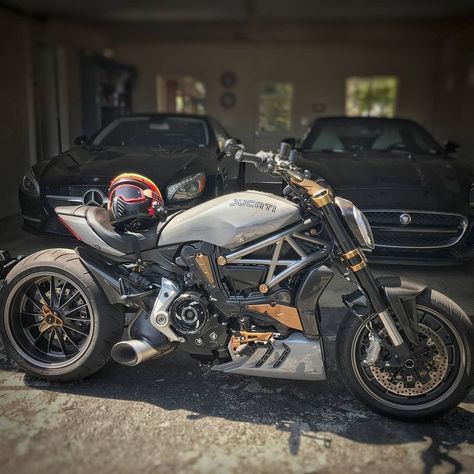 1,758 Me gusta, 7 comentarios - Ducati (@always.ducati) en Instagram: "Dangerous 🚨🔞😍 📸: @jackelfox #motorcycle #motobike #cyclelaw #bikeride #ducatista #ducatistagram…" Ducati X Diavel S, Xe Ducati, Moto Ducati, Мотоциклы Cafe Racers, Futuristic Motorcycle, Concept Motorcycles, Ducati Motorcycles, Cafe Racer Motorcycle, Moto Bike