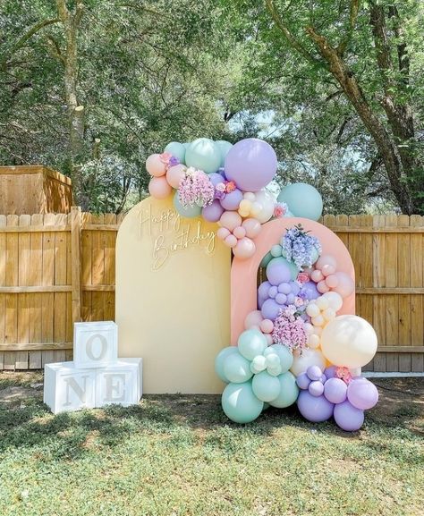 Pastel Balloons Garland, Pastel Birthday Backdrop, Pastel Backdrop, Butterfly Birthday Party Decorations, Unicorn Party Food, Fruit Birthday Party, 1st Birthday Girl Decorations, Pastel Baby Shower, Pastel Birthday