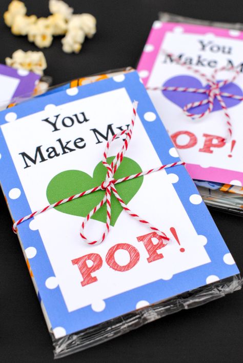 Free Printable Valentine with Popcorn-You Make My Heart Pop! Popcorn Valentine, Pinterest Valentines, Roses Valentine, Valentine Boxes, Printable Valentines Day Cards, Valentinstag Party, Preschool Valentines, Baby Activities, Valentines Printables Free