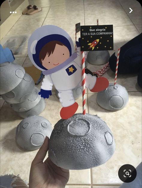 Astronaut Birthday Centerpieces, Space Themed Birthday Party Centerpiece, Diy Space Table Decorations, Rocket Ship Centerpiece Space Theme, Astronauts Birthday Party Ideas, Birthday Party Astronaut, Diy Space Centerpiece, Planets Party Ideas, Space Centerpiece Ideas Birthday