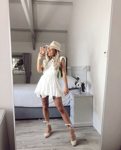 Dress With Wedges, White Wedges Outfit, Chic White Espadrille Heels, White Platform Espadrilles Casual Style, Dress With Wedges Outfit, White Espadrilles Outfit, White Spring Espadrilles, Summer Beige Wedge Heel Espadrilles, Wedges Outfit Dressy