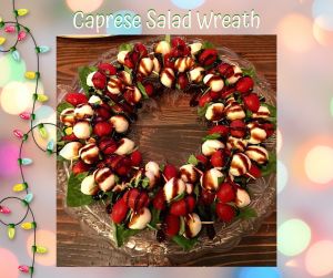 Caprese Wreath Appetizer, Salad Wreath, Caprese Wreath, Make Ahead Christmas Appetizers, Holiday Appetizers Easy, Boat Parade, Christmas Recipes Appetizers, Christmas Cocktail, Cheese Ball Recipes