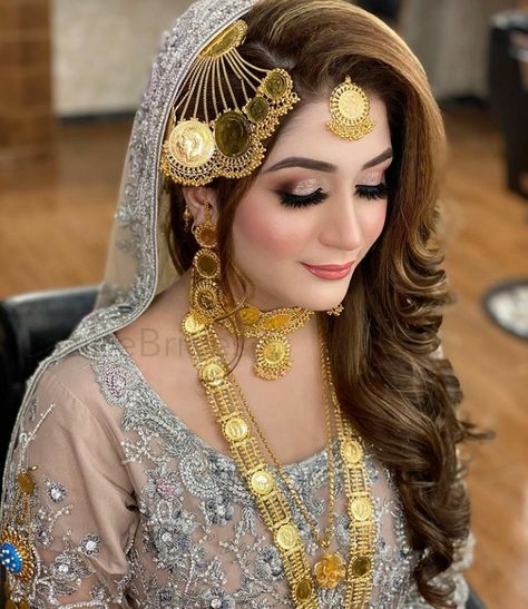 Awesomeness #most stunning bridal jewellery set#looksgorgeous#luxurious Pakistani Wedding Jewelry, Unique Gold Jewelry Designs, Pakistani Bridal Makeup, Bridal Makeup Images, Bridal Makeover, Asian Bridal Dresses, Bridal Jewellery Design, Notification Bell, Bridal Dress Fashion