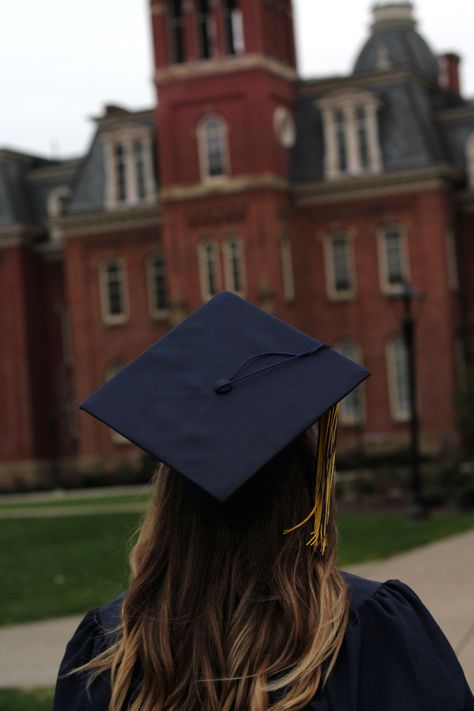 Graduation Cap And Gown Aesthetic, Graduation Day Photoshoot, Grad Aestethic, Friends Graduation Photoshoot, Graduation Aethestic, Vintage Graduation Pictures Aesthetic, Graduating Aesthetics, Graduacion Aesthetic, University Graduation Aesthetic