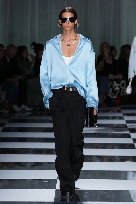 Versace Spring Summer 2024 Fashion Show Versace Outfits Men, Versace Spring, Vogue Men, Menswear Runway, Outfit Grid, Versace Outfit, Donatella Versace, Spring Summer 2024, Versace Men