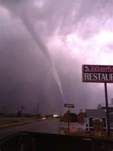 Storm Videos Thunderstorms, Kansas Tornado, Tornado Pictures, Oklahoma Tornado, Tornado Alley, State Of Kansas, Tornado Meme, Storm Chasing, Storm Photography