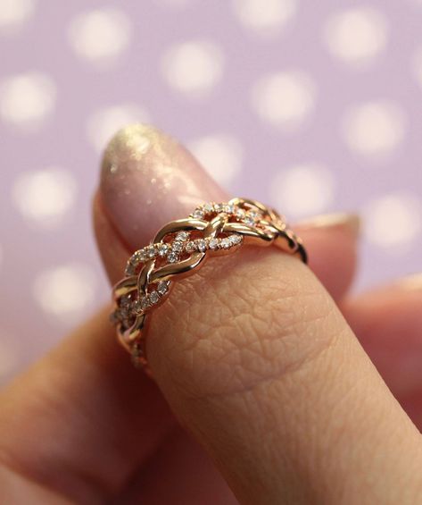 Beautiful Gold Rings Design Unique, Womens Wedding Bands Gold, Beautiful Wedding Rings Diamonds, خواتم خطوبة, Gorgeous Wedding Bands, Popular Photo, Perfect Proposal, Gold Rings Fashion, Gold Ring Designs