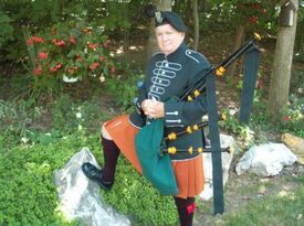 Irish Bagpiper Irish Kilt, Green Tunic, Bagpipes, Irish Traditions, Saint Charles, The Saint, St Louis Mo, Private Party, Saint Louis