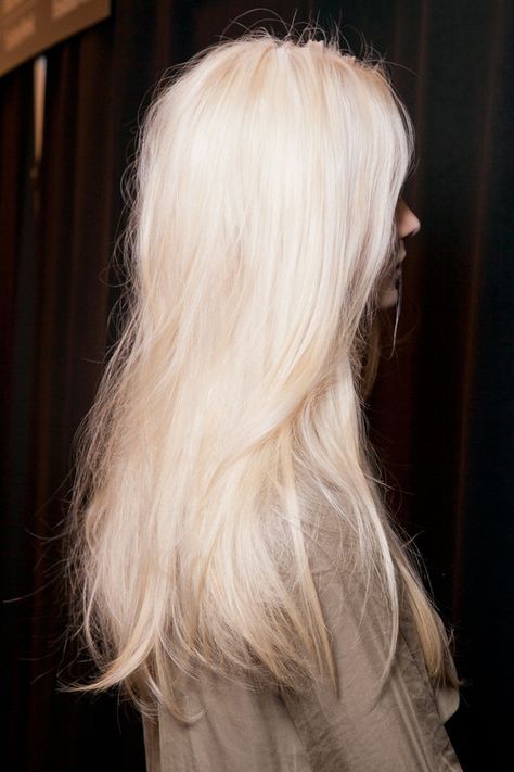 platinum blonde Dark Brown Hair Balayage, Black Celebration, Light Blue Hair, Color Rubio, White Blonde Hair, Creamy Blonde, Brown Hair Balayage, Platinum Hair, White Blonde