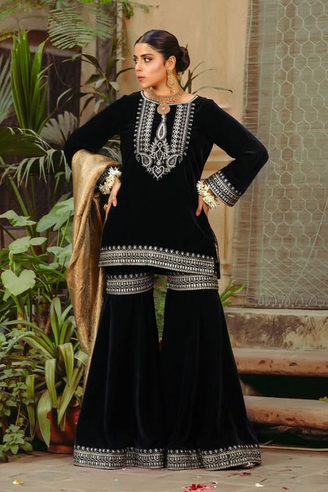 Black Gharara, Latest Velvet Dresses, Velvet Two Piece, Tilla Embroidery, Sharara Designs, Lehenga Designs Simple, Velvet Dress Designs, Simple Kurta Designs, Pakistani Fancy Dresses