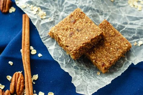 Apple+Cinnamon+Energy+Bars+Recipe Energy Bars Recipe, Lunchbox Treats, Crunch Bar, Good Healthy Snacks, Easiest Apples, Bars Recipe, Energy Bars, Apple Cinnamon, Healthy Snacks For Kids