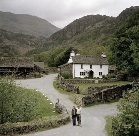 House England, Countryside Kitchen, Countryside Fashion, Countryside Decor, England Countryside, Irish Cottage, Between Two Worlds, Theme Nature, English Village