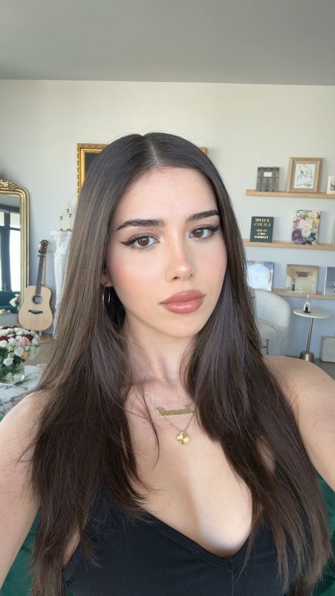 Amanda Diaz Makeup, Amanda Diaz, Simple Makeup Looks, Nose Job, Curvy Women Jeans, Daily Makeup, Quick Hairstyles, Selfie Poses, Cute Makeup