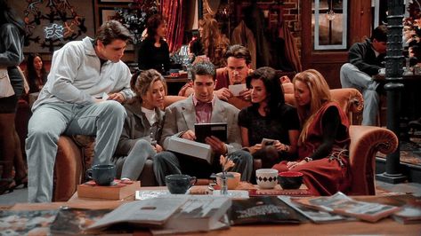 Vintage Friends Aesthetic, Chandler Joey, Friends Cafe, Friends Best Moments, Friends Sketch, Vintage Friends, Friends Cast, Friends Tv Series, Friends Moments