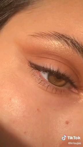 Eyeliner By Eyeshadow, How To Do A Natural Eyeshadow Look, Simple Eyeliner Natural, Brown Easy Eyeshadow, Eyeshadow Easy Looks, Eyeshadow Looks Simple Natural, Natural Makeup Brown Eyeliner, One Color Eyeshadow Look Natural, Easy And Simple Eye Makeup