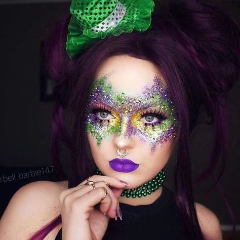 Another gorgeous Mardi Gras creation using our New Mardi Gras Kit!!!! Absolutely gorgeous....  #Repost @barbell_barbie147 from our friends at @MehronMakeupNYC  A little punk themed Mardi Gras look using @mehronmakeup new Mardi Gras kit! I used the metallic purple green and gold with a stippling brush to give the diffused look to the mask. I also used their gold "glitter mark" for the gold dots and I used the beads that came in the kit to make a choker  Contact us at 585-482-8780 for more informa Mardi Gras Face Paint, Mardi Gras Makeup, Madi Gras, Stippling Brush, Mardi Gras Outfits, Mehron Makeup, Nails Purple, Mardi Gras Costumes, Face Paintings