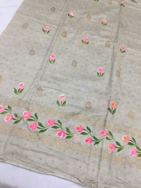 Fabric Painting Designs For Saree Border, Fabric Colour Painting, Saree Painting Designs, Fabric Paint Diy, Painting Flowers Tutorial, Saree Painting, Knitted Slippers Pattern, Fabric Painting Techniques, Flower Machine Embroidery Designs