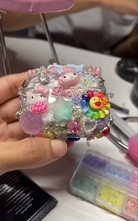 Junk Phone Case, Bling Phone Cases Diy, Junk Case, Ipad Essentials, Bling Ideas, Bling Phone Cases, Hello Kitty Accessories, Girly Phone Cases, Diy Iphone Case