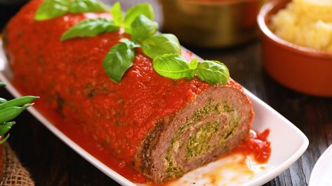 Prepare to meat your maker, 'cause we're rollin' up a classic. Meatloaf Roulade, Beef Roulade, Beef Meatloaf Recipes, Beef Meatloaf, Best Meatloaf, Beef Dinner, Idee Pasto Sano, Meatloaf Recipes, Beef Dishes