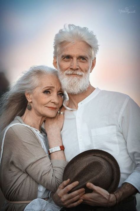 Russian Photographer Captures Beautiful Elderly Couple To Show That Love Transcends Time | Bored Panda Old Couple Photography, Older Couple Poses, Older Couple Photography, Older Couple, Elderly Couples, Old Couples, Varanasi, 인물 사진, Couples In Love