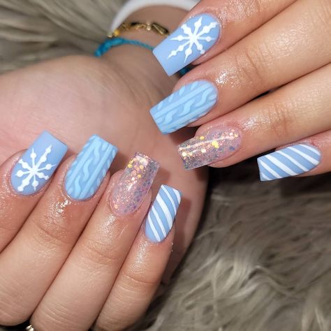 Blue Christmas Nails, Hard Nails, Winter Nails Acrylic, Christmas Gel Nails, Christmas Nails Easy, French Tip Acrylic Nails, Short Square Acrylic Nails, Christmas Nails Acrylic, Acrylic Nails Coffin Short