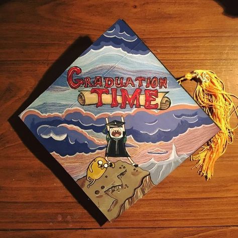 College Grad Cap Ideas, Grad Cap Decorated, Graduation Cap Decoration Diy, High School Graduation Cap, College Graduation Cap Decoration, Grad Hat, Grad Cap Designs, Diy Graduation Cap, What Time Is It