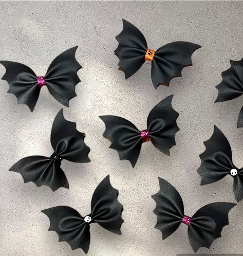 Halloween bat bows made to add to your wreath. Attach these cute vegan bows to your ribbon bundles or any wreath by pinching the alligator clip on the area you want.  Wear them as cute bows in your hair or attach them to your favorite spooky garland.  Mine are featured on  my Halloween ribbon bundle.  My pattern is from another seller on Etsy and is the cutest thing you will see.  I can also make them in a larger size or with other various center ribbons. Halloween Ribbon Ideas, Halloween Bows Diy, Spooky Garland, Halloween Band, Bat Bow, Dark Wedding Theme, Coffee Filter Wreath, Wreath Bows, Halloween Hair Bows