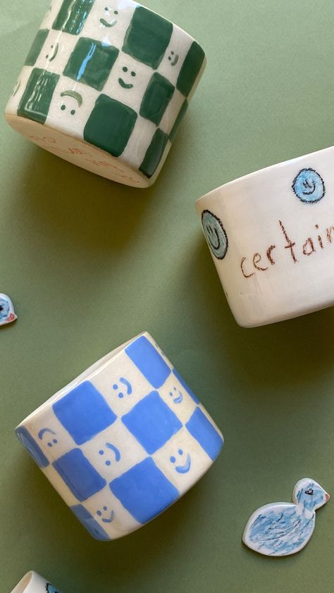 Handmade Ceramic Happy Checkered Mug/ Blue - Etsy Vietnam Checkered Mug, Diy Keramik, Mug Diy, Ceramic Cafe, Ceramics Pottery Mugs, Diy Pottery Painting, Paint Your Own Pottery, Pottery Painting Designs, Keramik Design