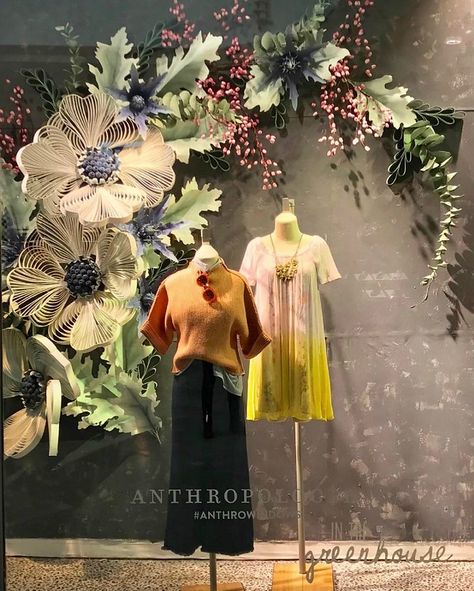 Anthropologie Window Quilling - Burlington, Massachusetts | Flickr Anthropologie Window Display, Anthropologie Display, Spring Window Display, Ruangan Studio, Fashion Window Display, Window Display Retail, Decoration Vitrine, Store Window Displays, Visual Merchandising Displays