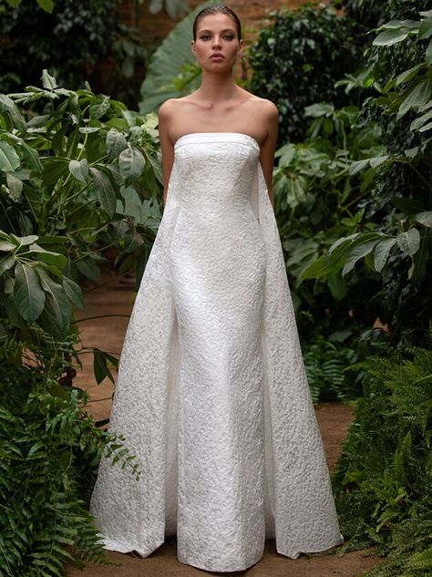 Zac Posen 2020 wedding gown    #weddingplanner #weddingstylist #austinwedding #texaswedding #weddingatx Stark White Wedding Dress, Markarian Wedding Dress, Christian Siriano Wedding Dress, Sculptural Wedding Dress, Architectural Wedding Dress, Vogue Wedding Dresses, Cool Wedding Dresses, Dior Wedding Dress, Structured Wedding Dress