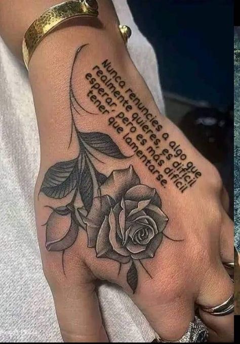 Hand Tattoos For Girls, Cute Hand Tattoos, Pretty Hand Tattoos, Mother Tattoos, Hand Tattoos For Women, Tatuaje A Color, Dope Tattoos For Women, Cute Tattoos For Women, Hand Tattoos For Guys