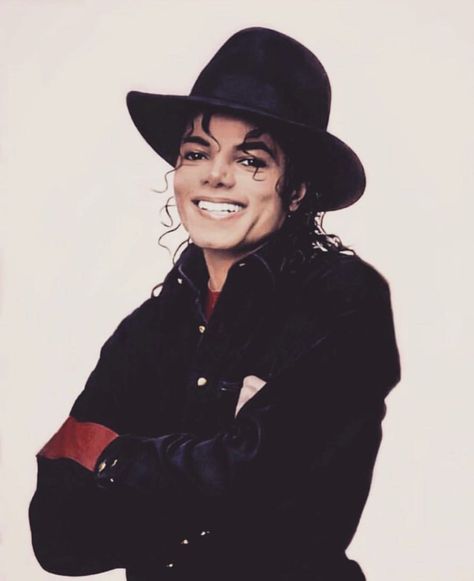 Michael Jackson's smile Michael Jackson 1988, Mj Bad, Michael Jackson Photoshoot, Michael Jackson Hot, Mike Jackson, Michael Jackson Funny, Hee Man, Photos Of Michael Jackson, Michael Jackson Smile