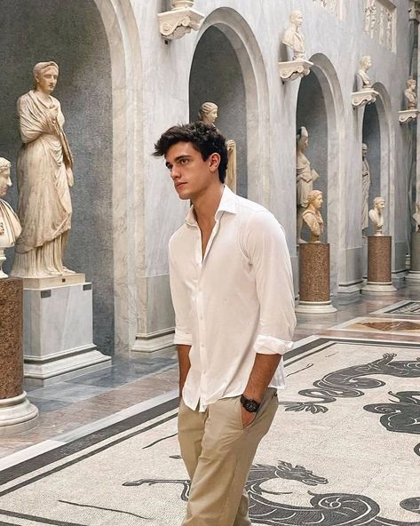 𝚘𝚕𝚍𝚖𝚘𝚗𝚎𝚢 𝚍𝚢𝚗𝚊𝚜𝚝𝚢’s Instagram profile post: “white shirt is a good choice for a museum date 🏛🤍 • • • • #gentleman #gentlemen #white #whiteshirt #style #lifestyle #classic #classy…” Old Money Aesthetic Boys, Xavier Serrano, Money Clothing, Money Clothes, Old Money Outfits, Aesthetic Outfits Men, Classy Outfits Men, Mens Summer Outfits, Outfits Hombre