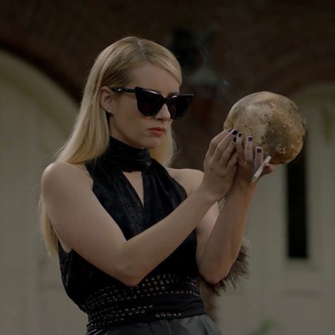 emma roberts as madison montgomery in american horror story apocalypse icon (give creds if used) Apocalypse Icon, American Horror Story Apocalypse, Madison Montgomery, Season 8, Emma Roberts, Horror Story, American Horror, American Horror Story, Sunglasses