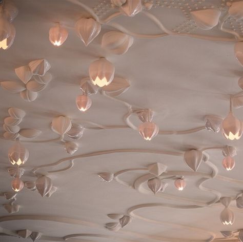 Nature Inspired Installations by David Wiseman Ornament Ceiling, Sweet Interior, Molding Ceiling, Corning Museum Of Glass, Bedroom Decor For Teen Girls, Sculptural Object, Ceiling Installation, Minimalist House Design, House Outside Design