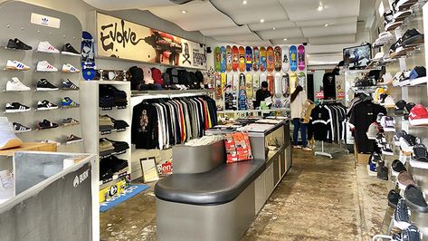 Evolve Skateboards (1) Best Skateboard Brands, Skate Shop Interior, Skate Shop Design, Skate Store Design, Interior Skatepark, Clothes Shop Design, Best Skateboard, Foundation Skateboards, Skate Store