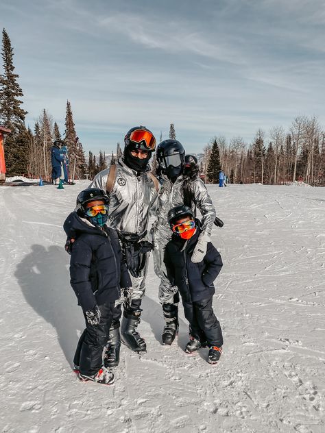 Skiing Family Aesthetic, Travel With My Family, Family Of 4 Vacation, Happy Family Of Four, Family Ski Trip Aesthetic, Family Ski Aesthetic, Family Winter Aesthetic, Family On Holiday, Ski Trip Family