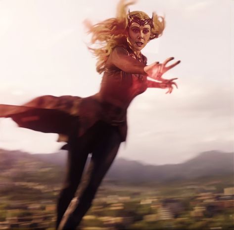 Wanda Maximoff Flying, Scarlet Witch Icon, The Scarlet Witch, Nerd Cave, Witch Pictures, Doctor Stranger, Scarlet Witch Marvel, Witch Doctor, Pietro Maximoff