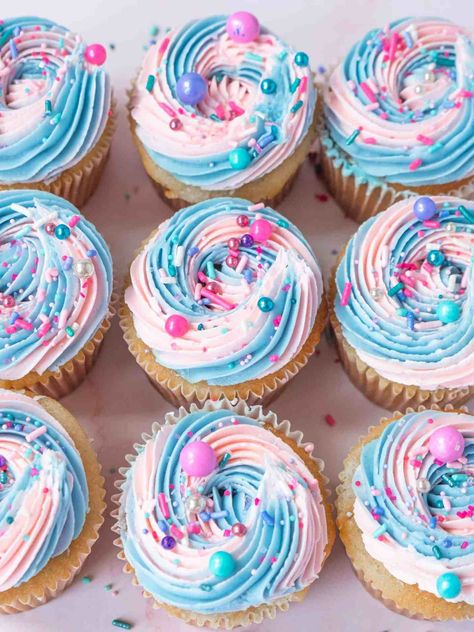 Candy Party Cupcakes, Flavors Of Cupcakes, Candy Theme Cupcakes Ideas, Candy Birthday Cupcakes, Candy Cupcakes Ideas Birthday, Frosting Designs For Cupcakes, Cotton Candy Cupcakes Recipe, Candy Cupcakes Ideas, Candy Theme Cupcakes