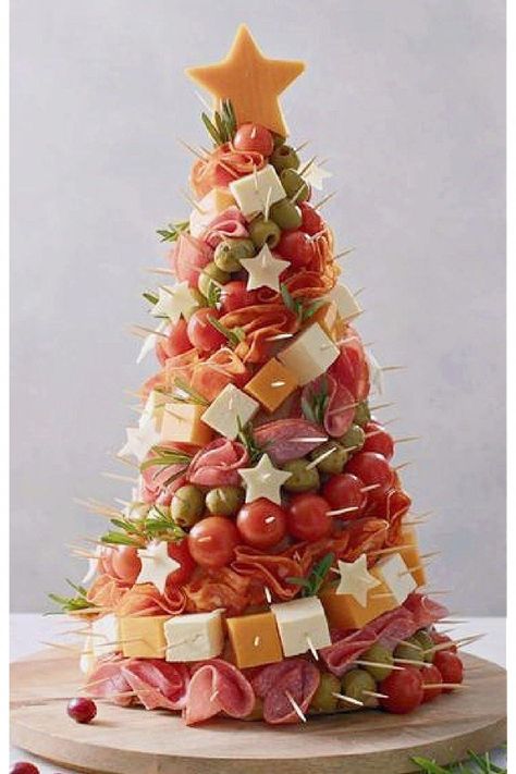 Aldi Party Food, Charcuterie Christmas Tree, Party Food Christmas, Charcuterie Tree, Food Christmas Tree, Charcuterie Christmas, Christmas Appetizers Easy, Food Christmas, Food C