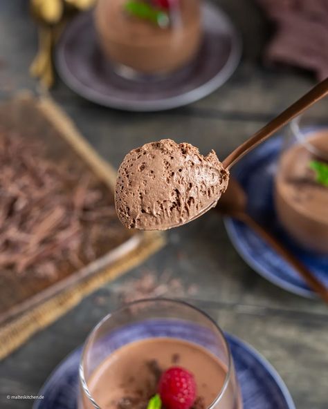 Mousse au Chocolat ▷ luftig, cremig & herrlich schokoladig Mousse Chocolate, Dessert Party, Chocolate Mousse, Chocolates, Dessert, Quick Saves