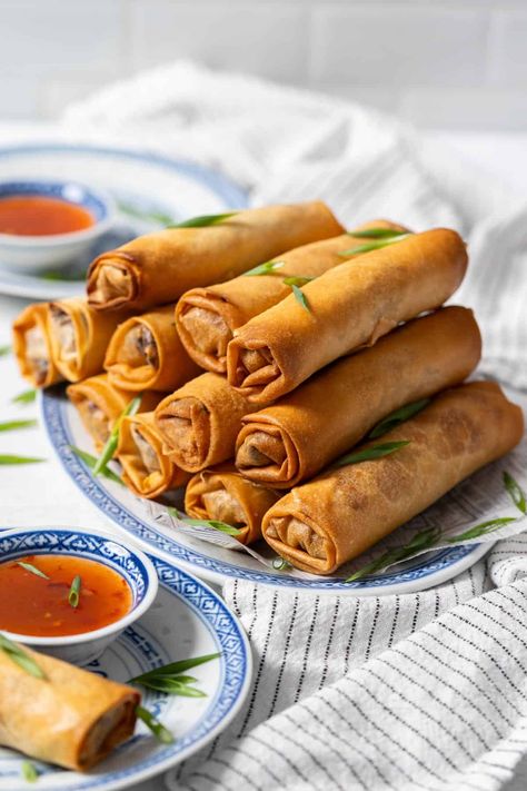 Crispy Chinese Spring Rolls - El Mundo Eats Duck Spring Rolls, White Food Platter, Chinese Take Out Aesthetic, Spring Rolls Aesthetic, Chinese Food Party, Deep Fried Spring Rolls, Chinese Rolls, Chinese Spring Rolls, Veg Spring Rolls