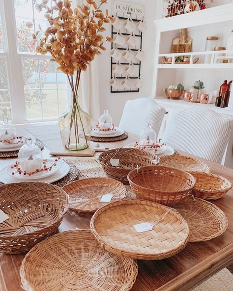 Kailyn Cash on Instagram: “Baskets on baskets on baskets 🧺🤪 Such a fun day at @magpiemarkethouse market days! I scored these baskets for a statement wall and couldn’t…” Kailyn Cash, Kailyn Cash Home, My Score, Statement Wall, Table Decorations, Wall, Furniture, Home Decor